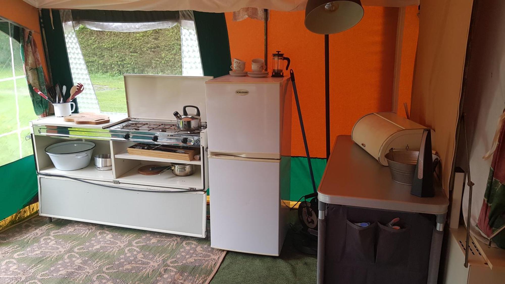 Basic Ingerichte Vouwwagen Op Camping Westenenk, Wijster Exterior photo